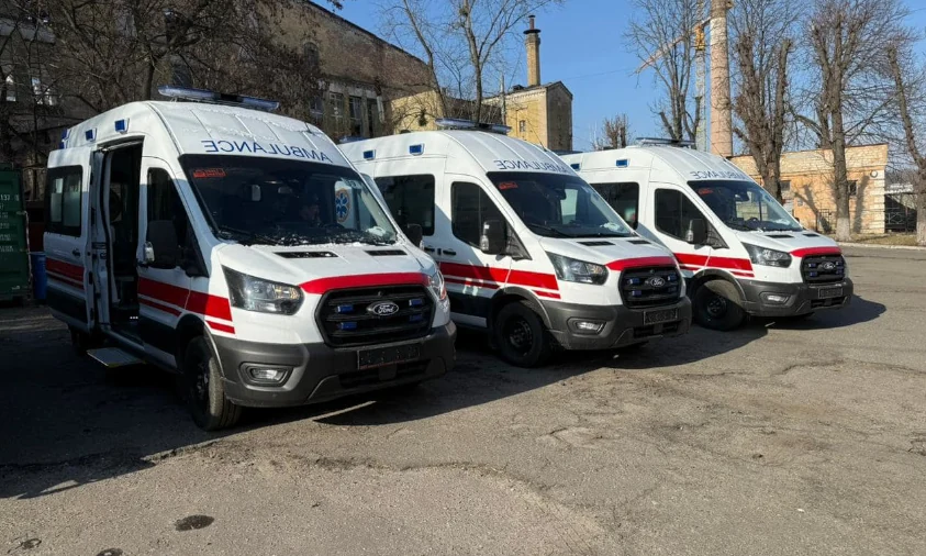 Рівненська обласна “екстренка” отримала три нові реанімобілі