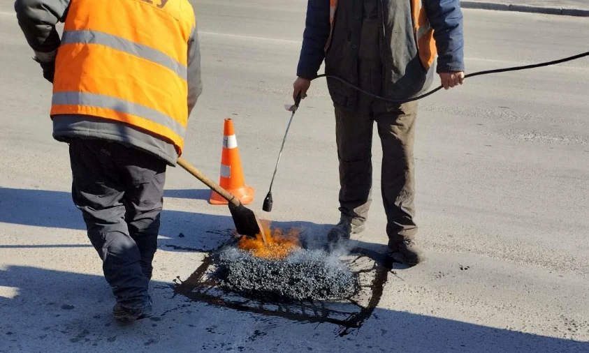 26 лютого в Рівному робитимуть ямкові ремонти. Можливе ускладнення руху