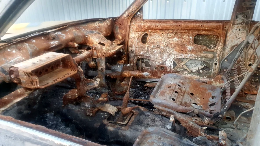 У Радивилові на Рівненщині виставили знищену ворожим дроном автівку - фото 3 У Радивилові на Рівненщині виставили знищену ворожим дроном автівку - фото 3
