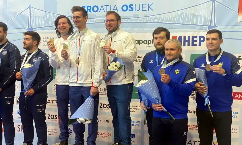 Стрілець з Рівненщини здобув “бронзу” в командних змаганнях у Європі