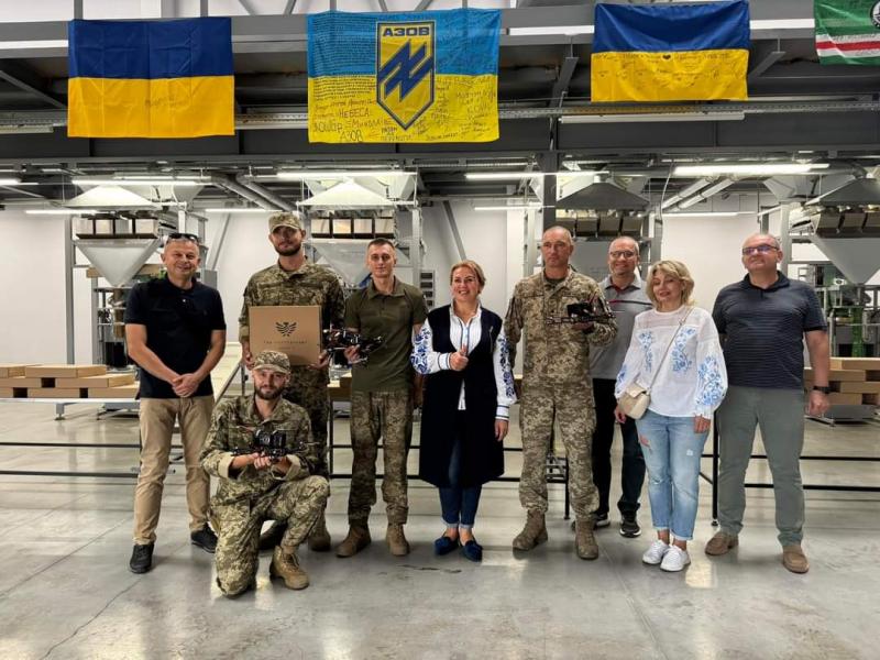 Рівнянку нагородили і головнокомандувач ЗСУ і міністр оборони Чеченської республіки Ічкерія - фото 3