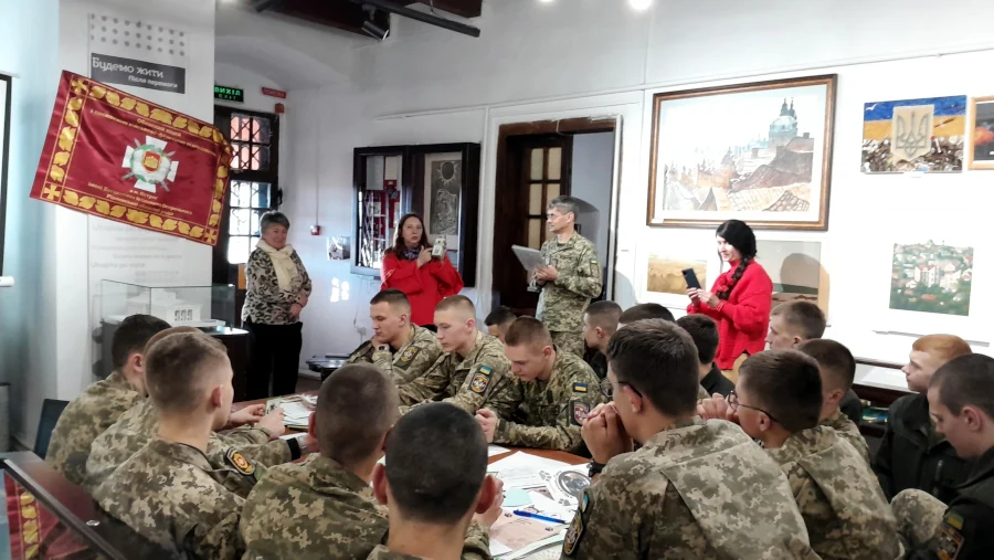 Книгу, героєм якої є випускник військового ліцею в Острозі, презентували на Рівненщині - фото 2