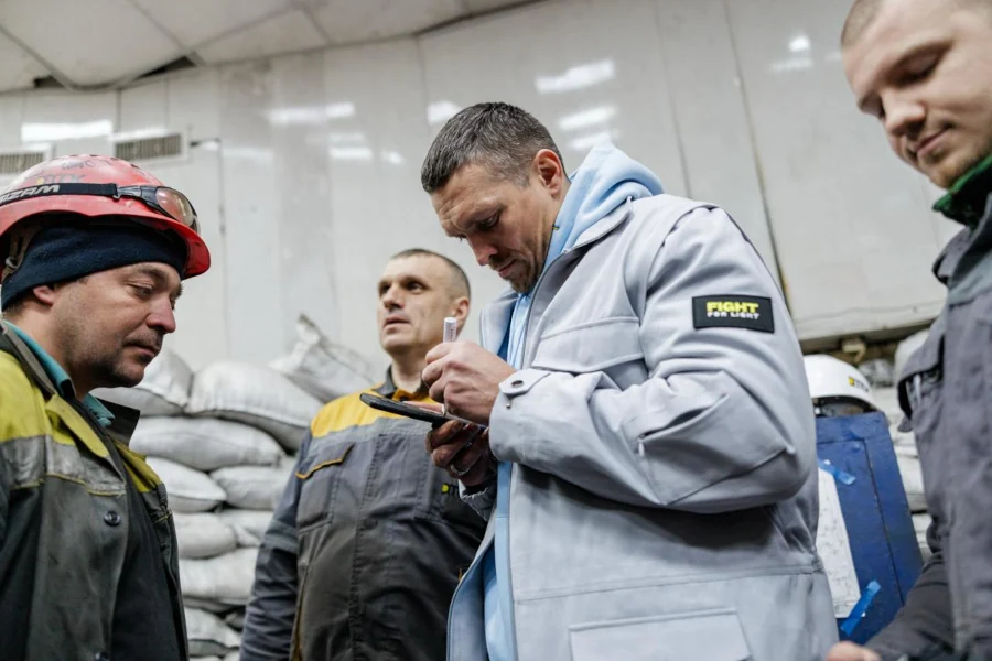 Олександр Усик провів тренування на зруйнованій росіянами ТЕС - фото 2