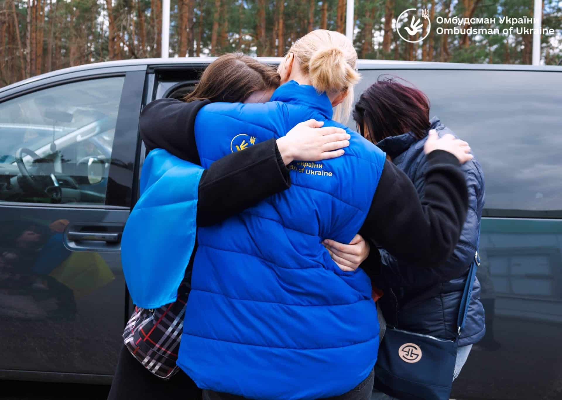 П’ятеро українських дітей повернулися додому та возз’єдналися з рідними