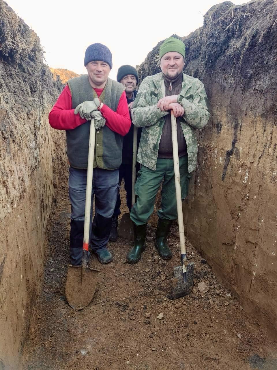 До будівництва фортифікаційних споруд долучились жителі Рівненщини