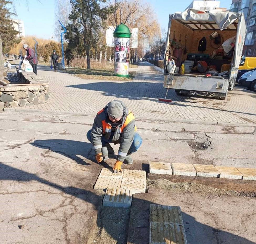 Рівненські комунальники готують місто до весни - фото 3