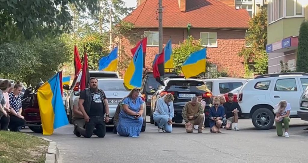 Супровід полеглих Героїв у Рівному: як працює місія «На щиті» - фото 4