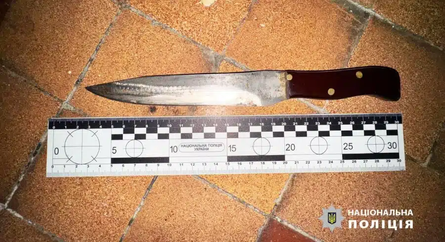 У Рівному затримали нападника, який на пероні вокзалу ножем поранив чоловіка - фото 1 У Рівному затримали нападника, який на пероні вокзалу ножем поранив чоловіка - фото 1