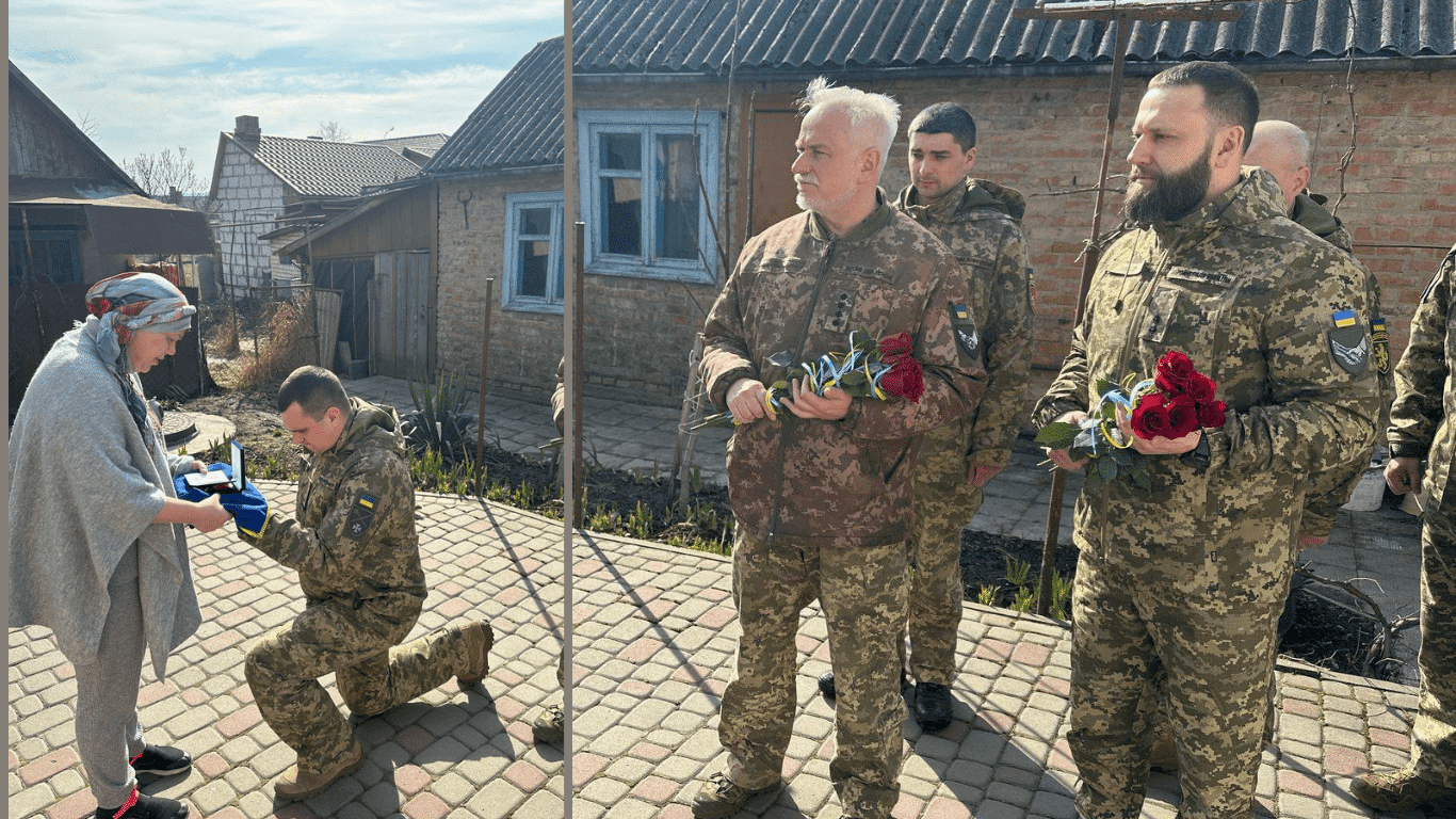 Військові вручили матері загиблого героя з Рівненщини відзнаку