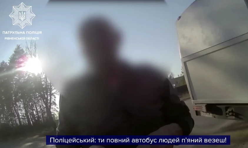П’яний водій маршрутки перевозив людей на Рівненщині (ВІДЕО)