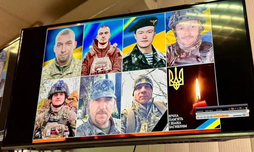 Почесні нагороди вручено родинам полеглих Героїв з Рівненщини