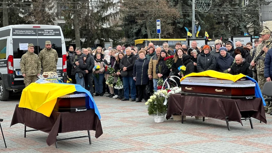 Двох полеглих воїнів провели у Рівному 23 березня - фото 1