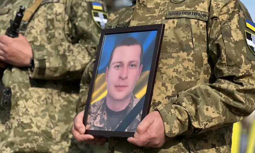 Полеглого захисника провели у засвіти у Рівному