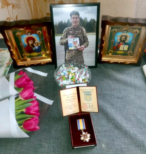 Посмертну нагороду захисника з Рівненщини передали його бабусі - фото 1