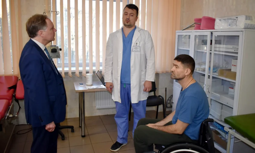 Посол Великої Британії в Україні відвідав Рівненщину й госпіталь ветеранів