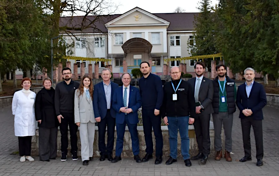 Посол Великої Британії в Україні відвідав Рівненщину й госпіталь ветеранів - фото 1