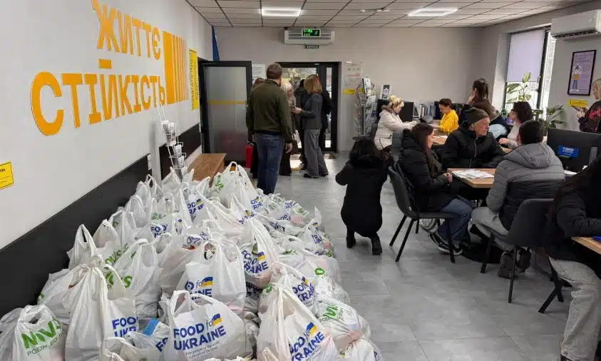 Продуктові пакети отримали 65 сімей з Бахмута, які проживають у Рівному