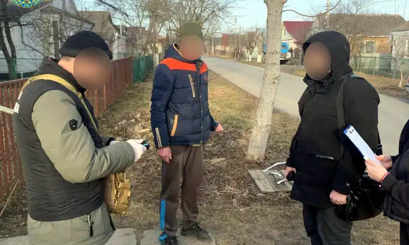 Мешканець Хмельниччини розвідував для ворога рух української авіації