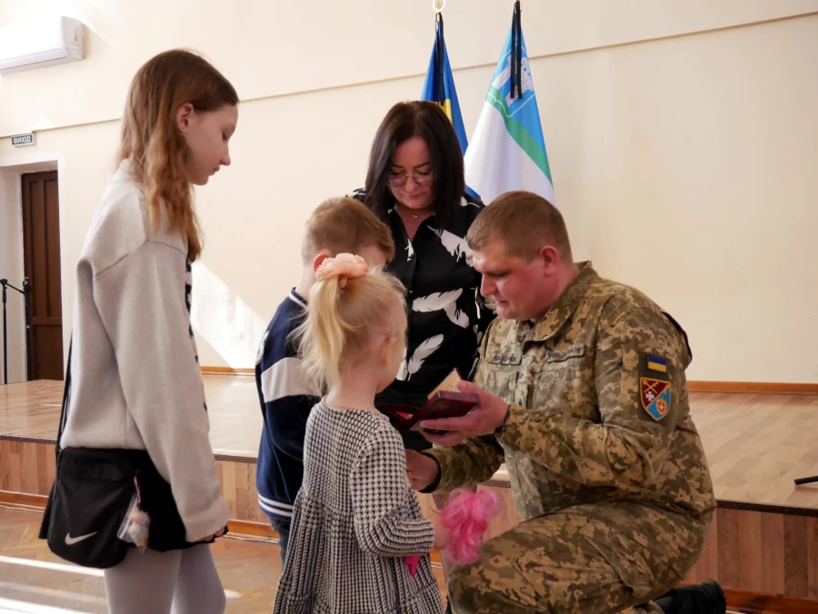 Нагороди родинам загиблих Героїв вручили у Рівному - фото 1