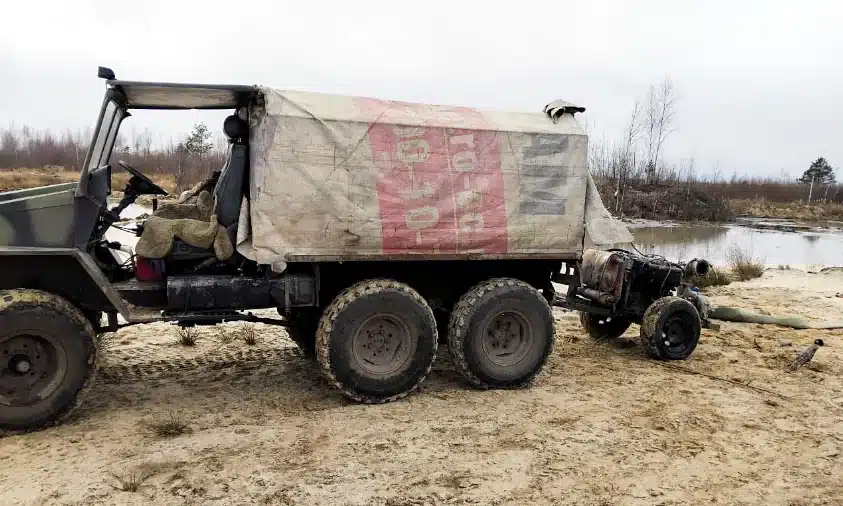 Мотопомпи, всюдихід та бурштин вилучили у чорних копачів на Рівненщині