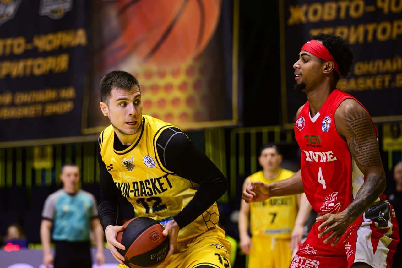 Рівне програє Києву: перший матч півфінальної серії плей-офф за господарями