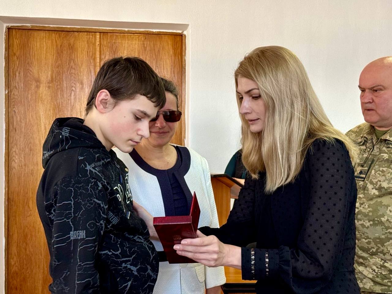 Посмертні нагороди захисникам: у Сарнах вшанували полеглих військових району