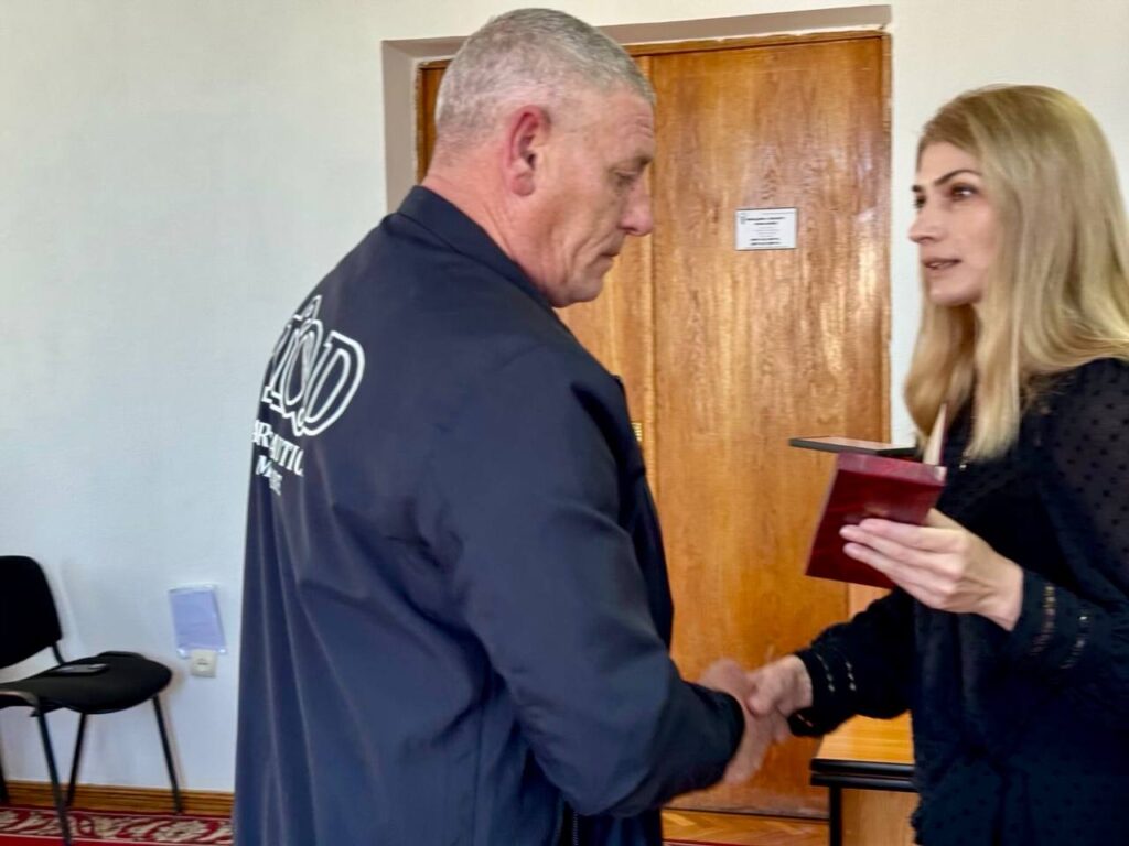Посмертні нагороди захисникам: у Сарнах вшанували полеглих військових району - фото 2