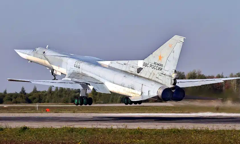 На росії розбився літак стратегічної авіації Ту-22М3 (ВІДЕО) На росії розбився літак стратегічної авіації Ту-22М3 (ВІДЕО)