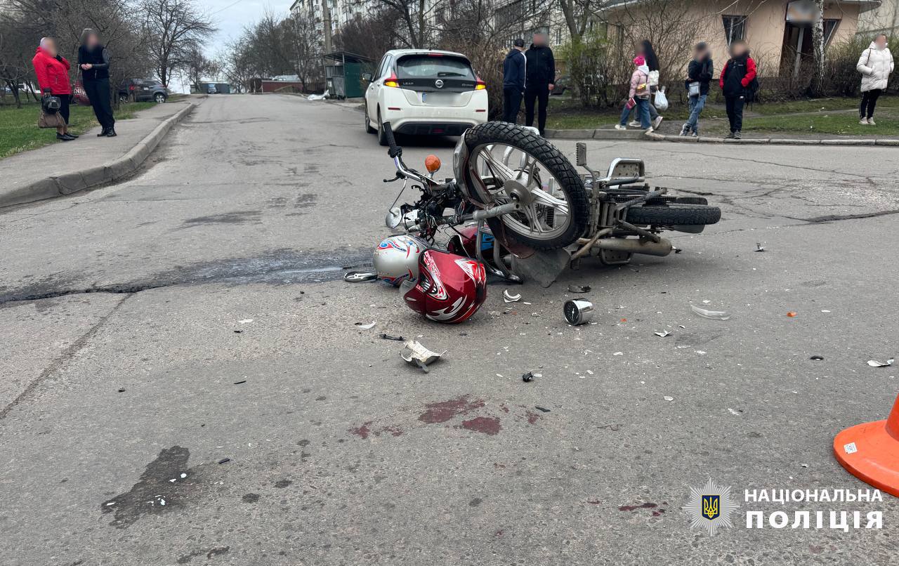 Аварія на Вербовій: мотоцикліста з переломом госпіталізували