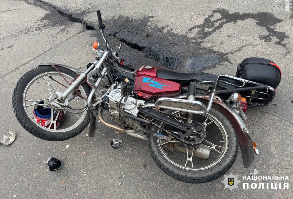 Аварія на Вербовій: мотоцикліста з переломом госпіталізували - фото 2 Аварія на Вербовій: мотоцикліста з переломом госпіталізували - фото 2