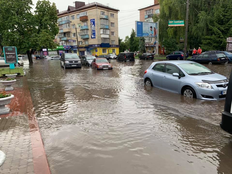 Тендер на 53,5 млн грн для реконструкції водовідведення в центрі міста оголосили в Рівному