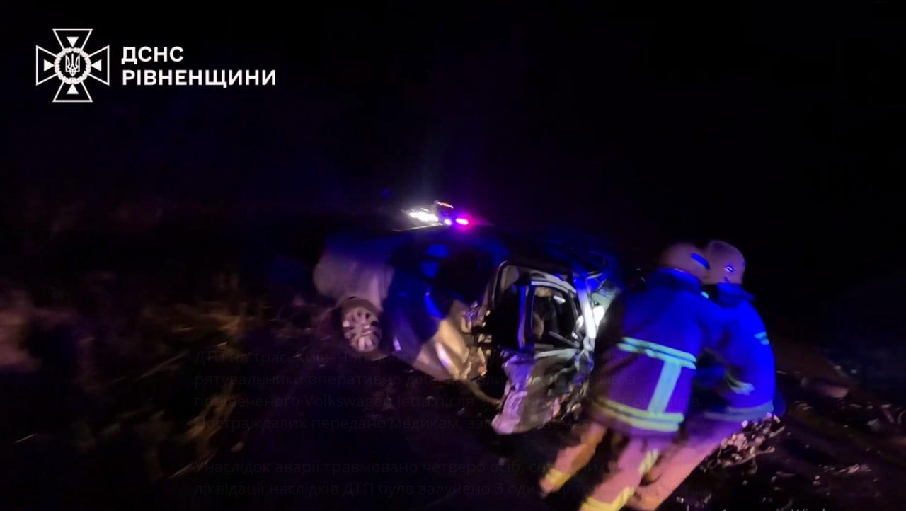 На Рівненщині зіткнулися три авто: серед постраждалих — дитина
