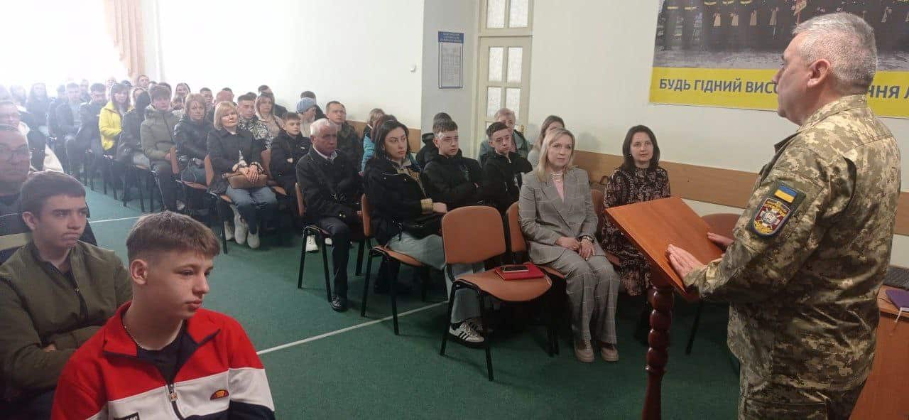 Які найпоширеніші питання батьків про навчання у військовому ліцеї в Острозі