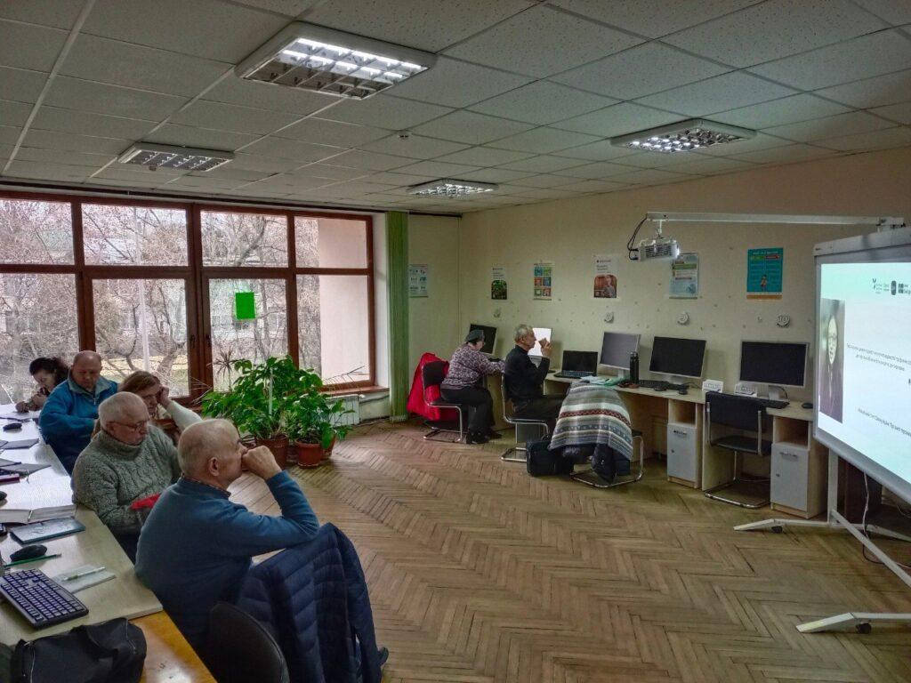 У Рівному літніх людей навчають цифровій грамотності - фото 1