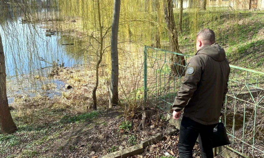 На Рівненщині, неназвана особа, обмежила доступ громадян до річки