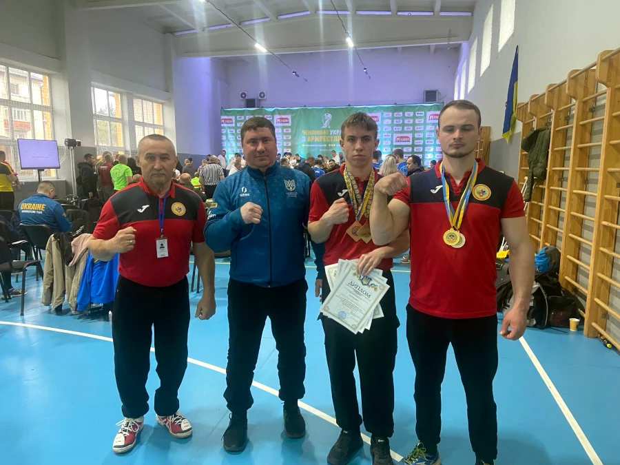 Шість медалей вибороли рівненські параспортсмени на чемпіонаті з армрестлінгу - фото 1