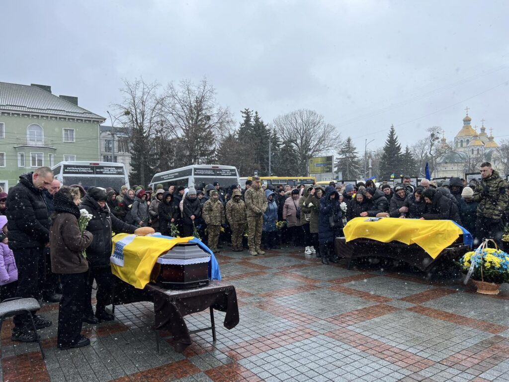 З двома полеглими захисниками попрощались у Рівному - фото 1
