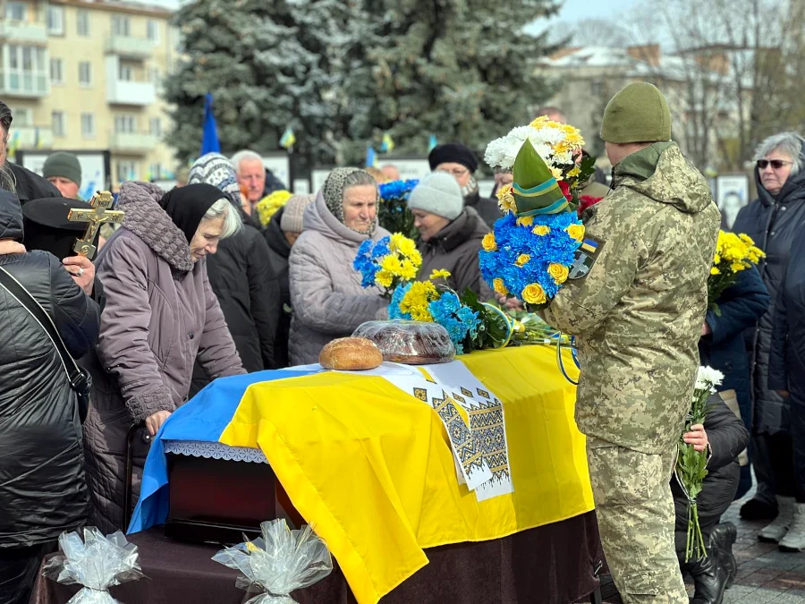 З полеглим захисником попрощались у Рівному - фото 1