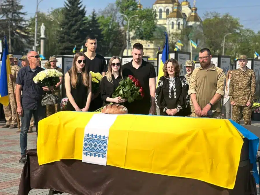 На вічний спокій провели у Рівному полеглого захисника - фото 1 На вічний спокій провели у Рівному полеглого захисника - фото 1