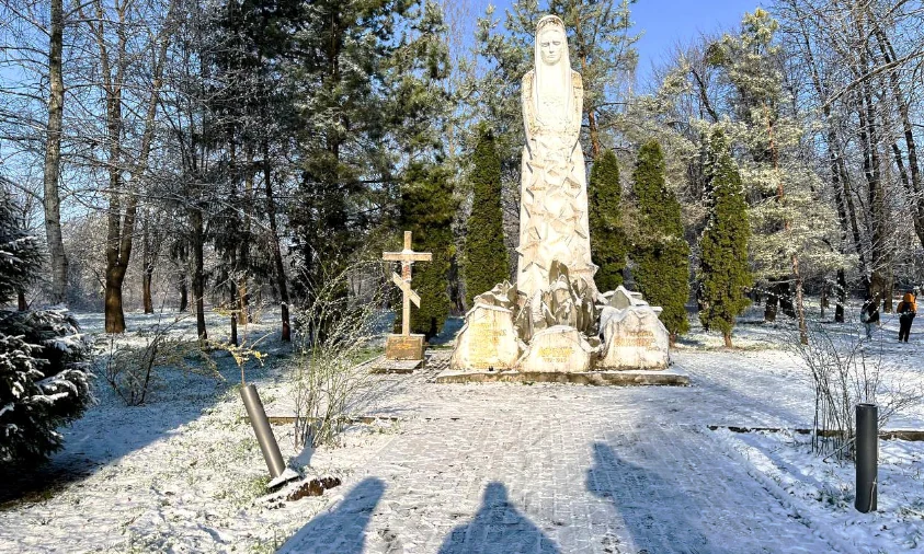 У Дубні пошкодили ліхтарі біля пам’ятника загиблим в Афганістані