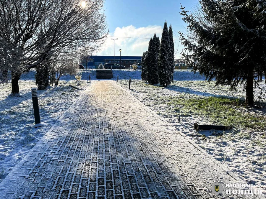 У Дубні пошкодили ліхтарі біля пам'ятника загиблим в Афганістані - фото 1