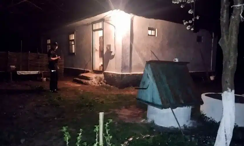 За спричинення тяжких тілесних ушкоджень односельцю ножем, затримали мешканця Рівненського району