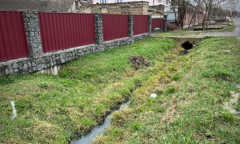 Водовідвідний канал у Костополі використовують для зливу нечистот