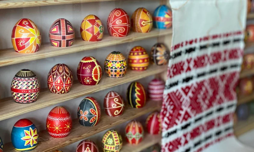 Виставка “Великодня писанка” відкрилась у Рівненській обласній бібліотеці
