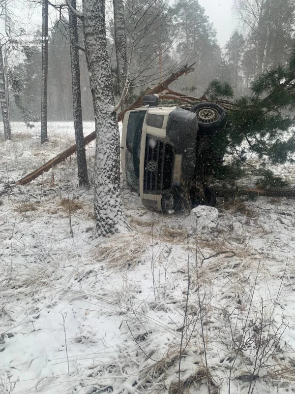 Водій з ознаками сп’яніння злетів у кювет на Сарненщині - фото 1