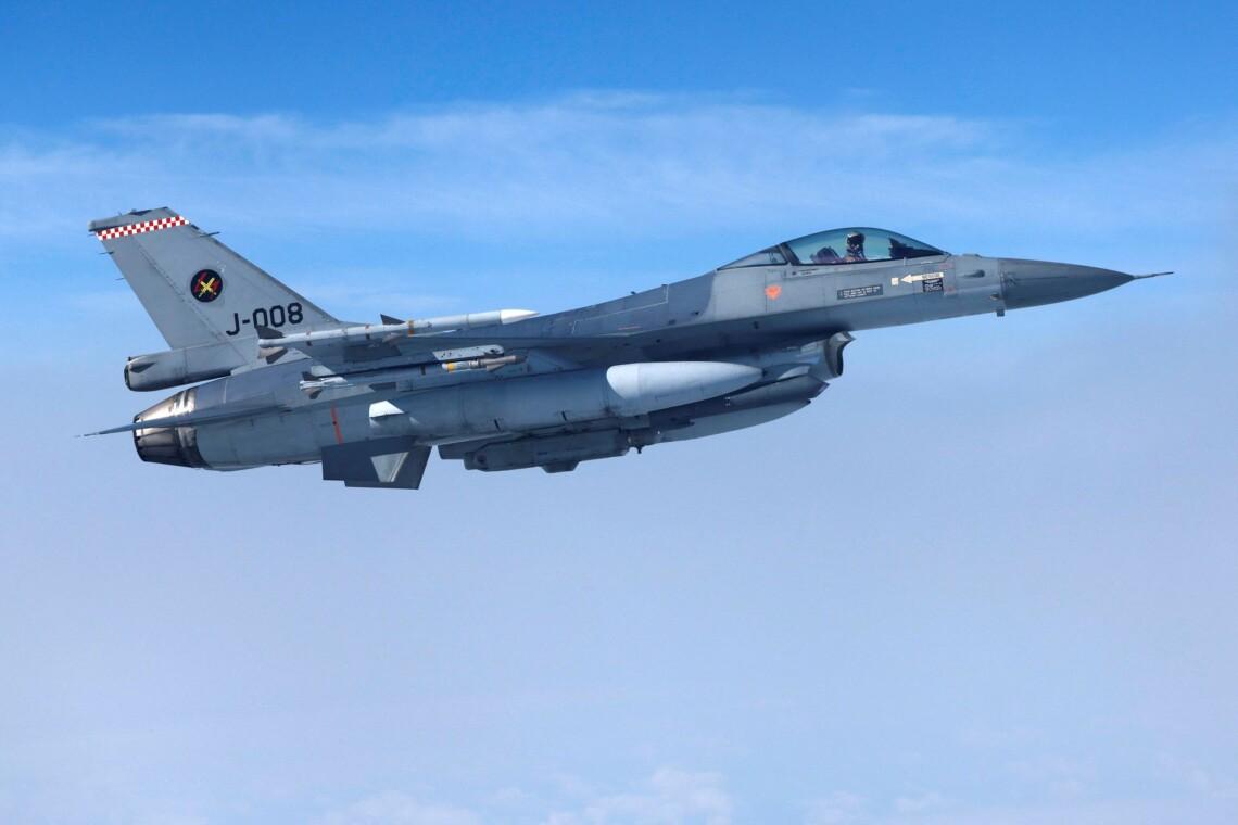Пілот F-16 катапультувався під час бойового вильоту
