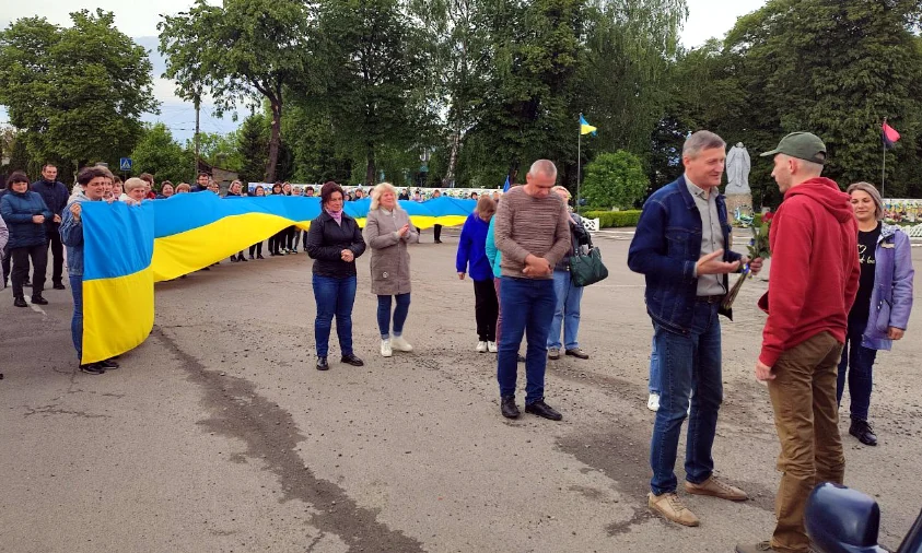 На Демидівщину повернувся з полону захисник Костянтин Пограничний