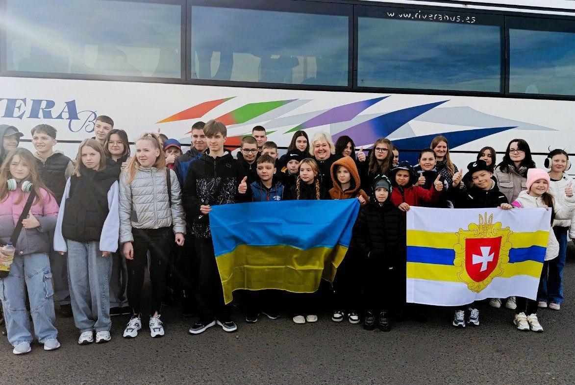 Ще 57 дітей з Рівненщини вирушили на відпочинок до «Артеку»