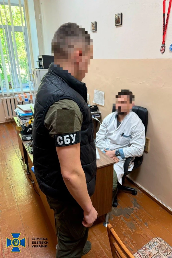 На Рівненщині викрили ексвоєнкома та медпрацівників, які заробляли на схемах ухилення від мобілізації - фото 2