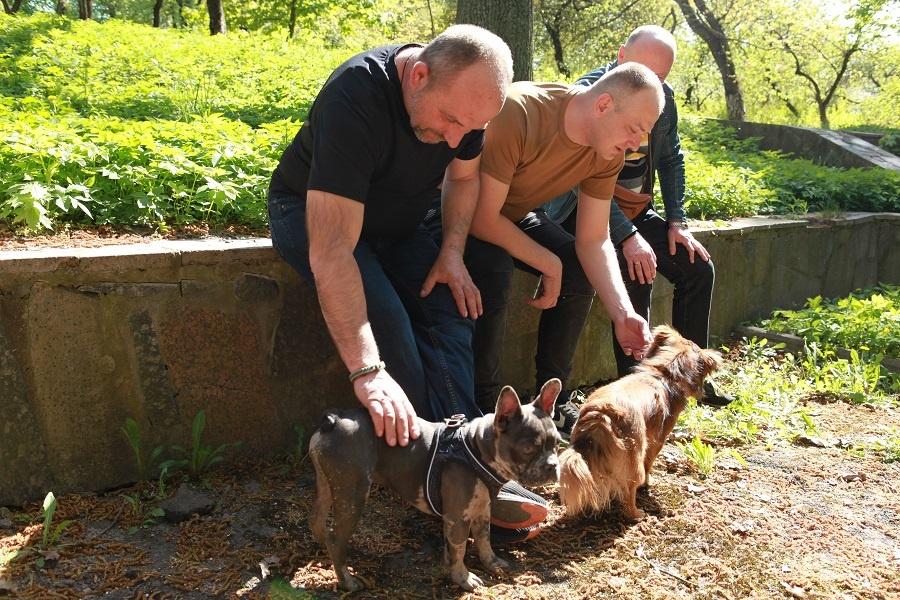 Психологи, собаки та коні: як реабілітували нацгвардійців із Рівного - фото 1